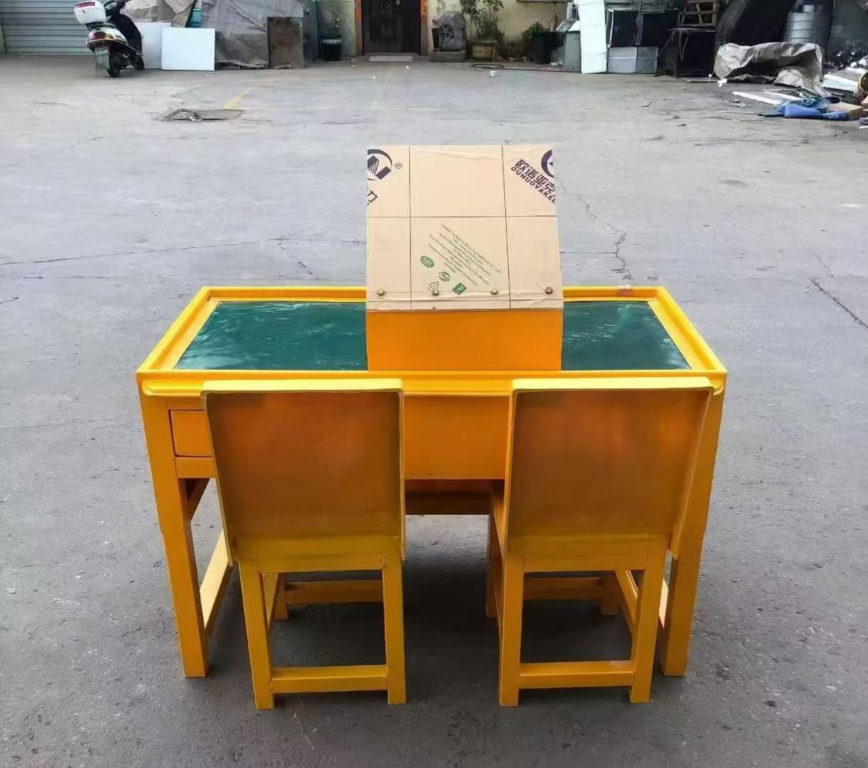曾都防静电导通桌井下煤矿火工品发放桌：危险品流转的安全守护者